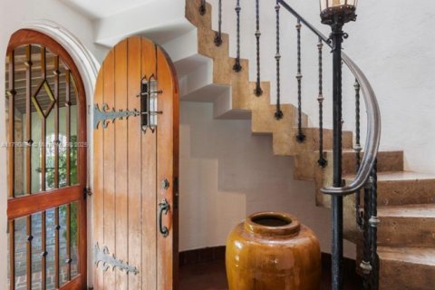 Купить виллу или дом в Майами-Бич, Флорида 6 спален, 421.31м2, № 2054413 - фото 11