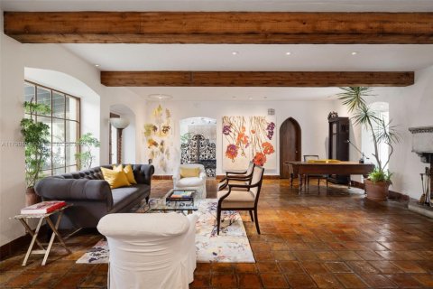 Купить виллу или дом в Майами-Бич, Флорида 6 спален, 421.31м2, № 2054413 - фото 12