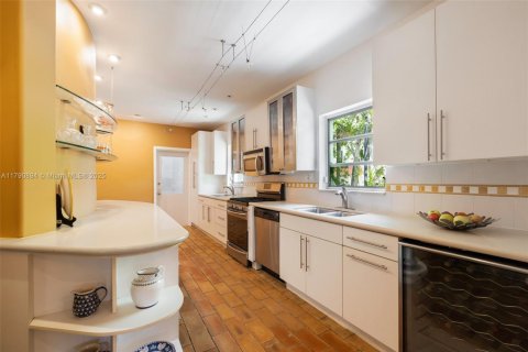 Купить виллу или дом в Майами-Бич, Флорида 6 спален, 421.31м2, № 2054413 - фото 17