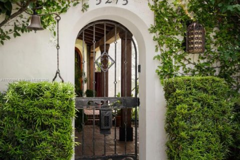 Купить виллу или дом в Майами-Бич, Флорида 6 спален, 421.31м2, № 2054413 - фото 10