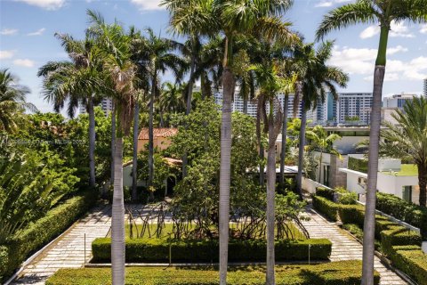 Купить виллу или дом в Майами-Бич, Флорида 6 спален, 421.31м2, № 2054413 - фото 23