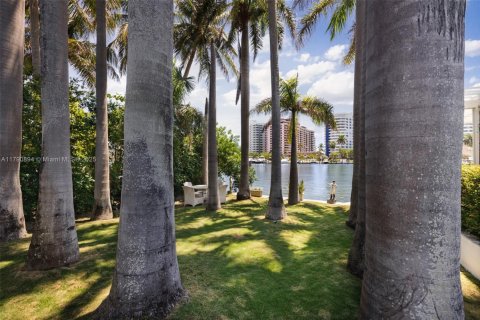 Купить виллу или дом в Майами-Бич, Флорида 6 спален, 421.31м2, № 2054413 - фото 3