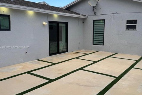 Casa en venta en Miami, Florida, 3 dormitorios, 115.57 m2 № 2024186 - foto 3