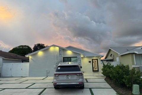 Casa en venta en Miami, Florida, 3 dormitorios, 115.57 m2 № 2024186 - foto 2