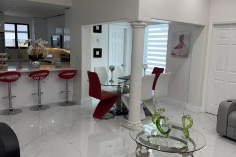 Casa en venta en Miami, Florida, 3 dormitorios, 115.57 m2 № 2024186 - foto 21