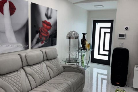 Casa en venta en Miami, Florida, 3 dormitorios, 115.57 m2 № 2024186 - foto 14