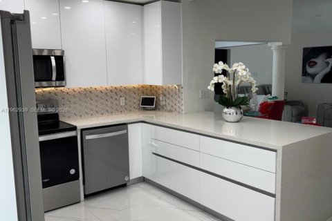 Casa en venta en Miami, Florida, 3 dormitorios, 115.57 m2 № 2024186 - foto 18