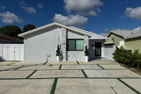 Casa en Miami, Florida 3 dormitorios, 115.57 m2 № 2024186