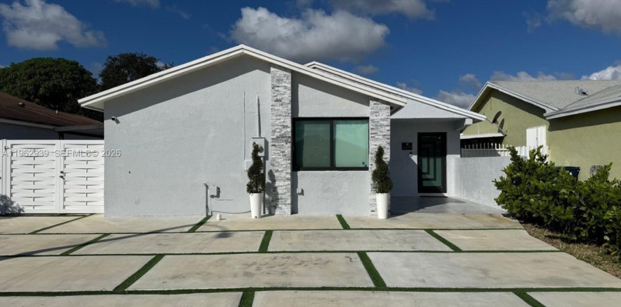 Casa en Miami, Florida 3 dormitorios, 115.57 m2 № 2024186