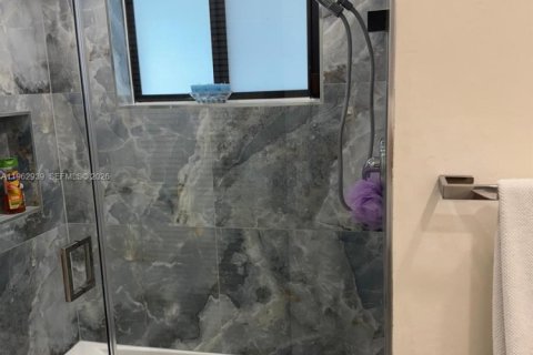 Casa en venta en Miami, Florida, 3 dormitorios, 115.57 m2 № 2024186 - foto 29