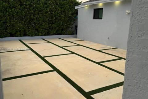 Casa en venta en Miami, Florida, 3 dormitorios, 115.57 m2 № 2024186 - foto 5