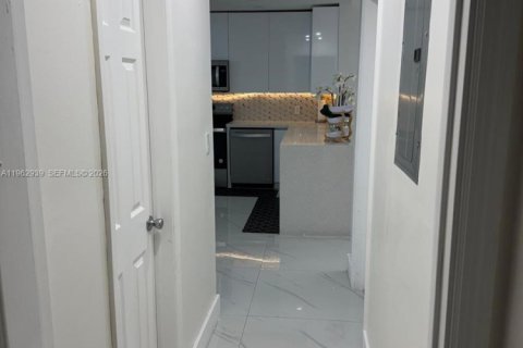 Casa en venta en Miami, Florida, 3 dormitorios, 115.57 m2 № 2024186 - foto 17