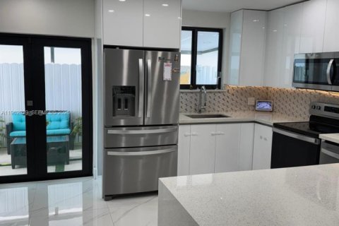 Casa en venta en Miami, Florida, 3 dormitorios, 115.57 m2 № 2024186 - foto 20