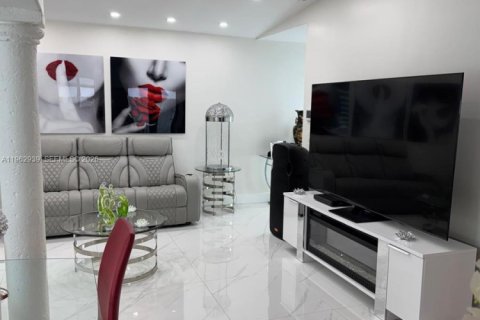 Casa en venta en Miami, Florida, 3 dormitorios, 115.57 m2 № 2024186 - foto 15