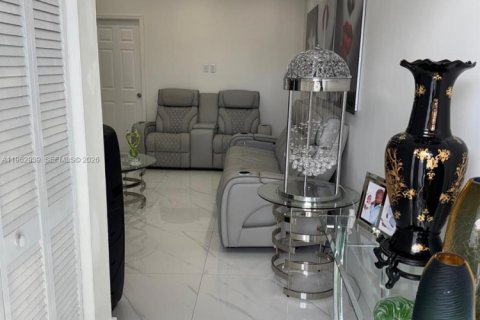 Casa en venta en Miami, Florida, 3 dormitorios, 115.57 m2 № 2024186 - foto 13
