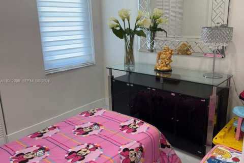 Casa en venta en Miami, Florida, 3 dormitorios, 115.57 m2 № 2024186 - foto 27