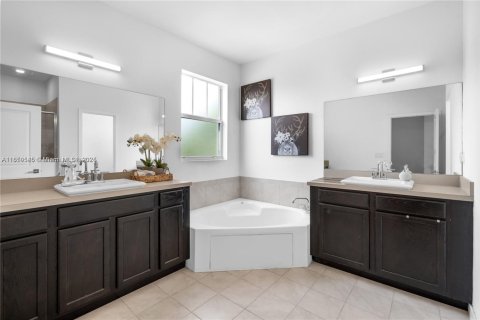 Casa en venta en Homestead, Florida, 4 dormitorios, 237.46 m2 № 2022675 - foto 6