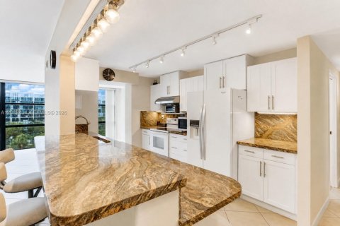 Copropriété à louer à Hallandale Beach, Floride: 2 chambres, 135.17 m2 № 2375070 - photo 5