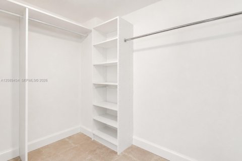 Copropriété à louer à Hallandale Beach, Floride: 2 chambres, 135.17 m2 № 2375070 - photo 11