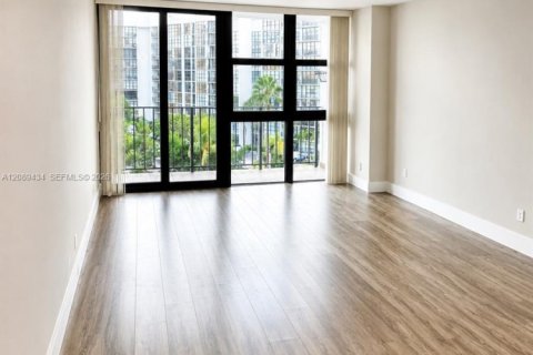 Copropriété à louer à Hallandale Beach, Floride: 2 chambres, 135.17 m2 № 2375070 - photo 8