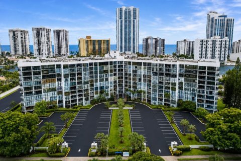 Copropriété à louer à Hallandale Beach, Floride: 2 chambres, 135.17 m2 № 2375070 - photo 13