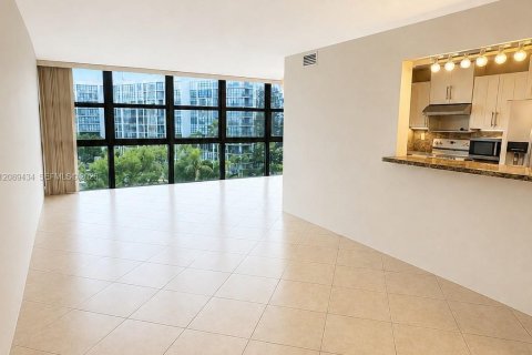 Copropriété à louer à Hallandale Beach, Floride: 2 chambres, 135.17 m2 № 2375070 - photo 3