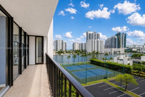 Copropriété à louer à Hallandale Beach, Floride: 2 chambres, 135.17 m2 № 2375070 - photo 12