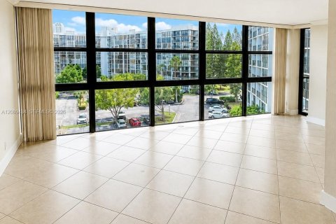Copropriété à louer à Hallandale Beach, Floride: 2 chambres, 135.17 m2 № 2375070 - photo 6