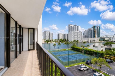 Condo à Hallandale Beach, Floride, 2 chambres  № 2375070