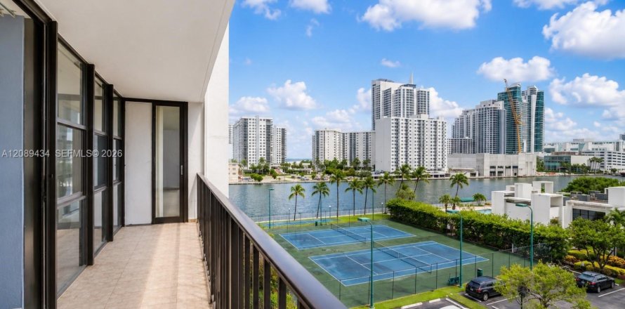 Condo à Hallandale Beach, Floride, 2 chambres № 2375070