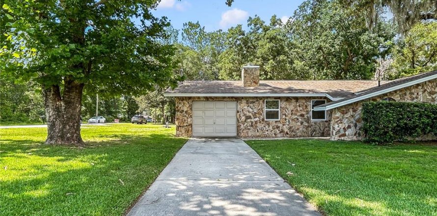 Casa en Inverness, Florida 3 dormitorios, 130.71 m2 № 2155940