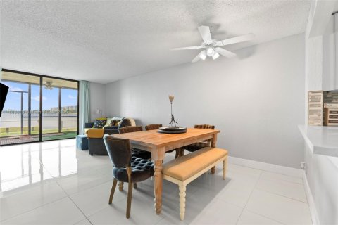 Condominio en venta en Oakland Park, Florida, 2 dormitorios, 104.05 m2 № 1889222 - foto 9