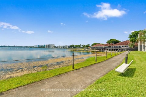 Condominio en venta en Oakland Park, Florida, 2 dormitorios, 104.05 m2 № 1889222 - foto 22