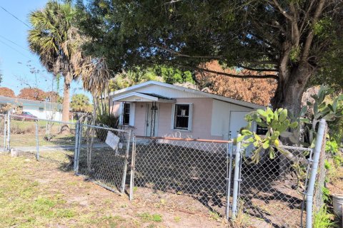 Villa ou maison à vendre à St. Lucie, Floride: 2 chambres, 84.91 m2 № 2245567 - photo 2