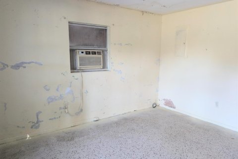 Villa ou maison à vendre à St. Lucie, Floride: 2 chambres, 84.91 m2 № 2245567 - photo 3