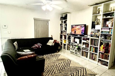 Casa en venta en Miami Gardens, Florida, 3 dormitorios, 99.87 m2 № 2063180 - foto 7