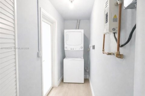 Casa en venta en Miami Gardens, Florida, 3 dormitorios, 99.87 m2 № 2063180 - foto 5