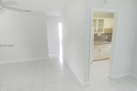 Casa en venta en Miami Gardens, Florida, 3 dormitorios, 99.87 m2 № 2063180 - foto 10