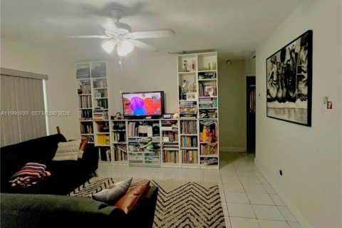 Casa en venta en Miami Gardens, Florida, 3 dormitorios, 99.87 m2 № 2063180 - foto 8