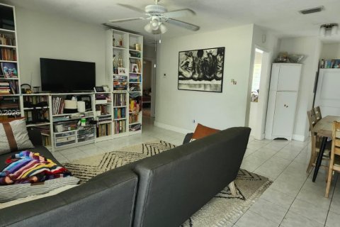 Casa en venta en Miami Gardens, Florida, 3 dormitorios, 99.87 m2 № 2063180 - foto 15