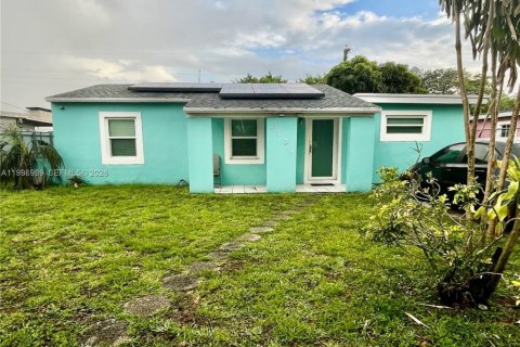 Casa en venta en Miami Gardens, Florida, 3 dormitorios, 99.87 m2 № 2063180 - foto 2