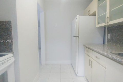 Casa en venta en Miami Gardens, Florida, 3 dormitorios, 99.87 m2 № 2063180 - foto 4