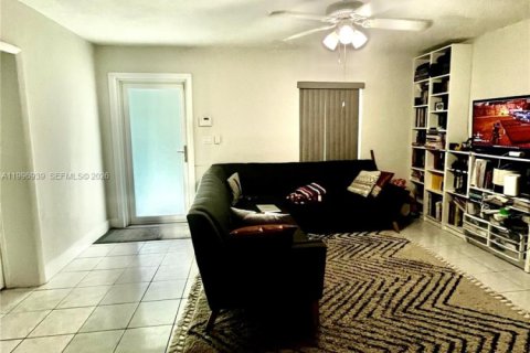 Casa en venta en Miami Gardens, Florida, 3 dormitorios, 99.87 m2 № 2063180 - foto 11