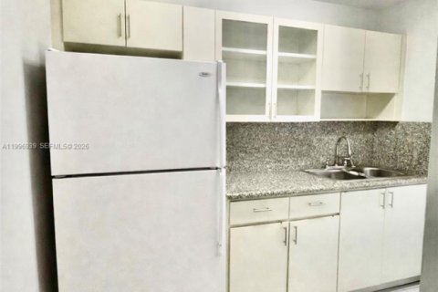 Casa en venta en Miami Gardens, Florida, 3 dormitorios, 99.87 m2 № 2063180 - foto 3