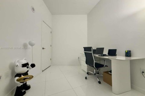 Copropriété à vendre à Miami, Floride: 2 chambres, 144.83 m2 № 1976881 - photo 12