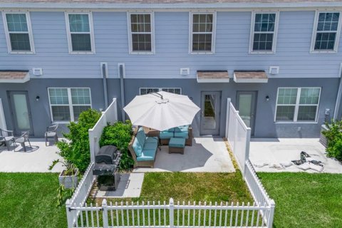 Townhouse in Bradenton, Florida 3 bedrooms, 132.94 sq.m. № 1797879 - photo 19