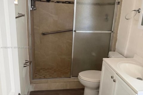 Villa ou maison à louer à Cutler Bay, Floride: 6 chambres, 189.61 m2 № 1982649 - photo 8