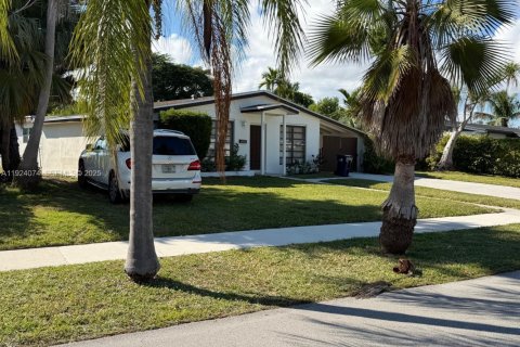 Villa ou maison à louer à Cutler Bay, Floride: 6 chambres, 189.61 m2 № 1982649 - photo 2