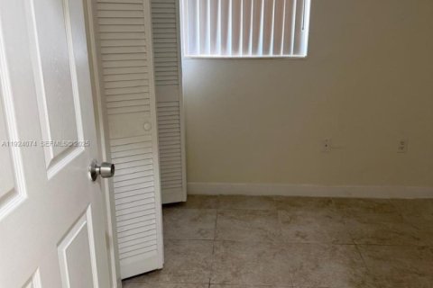 Villa ou maison à louer à Cutler Bay, Floride: 6 chambres, 189.61 m2 № 1982649 - photo 16