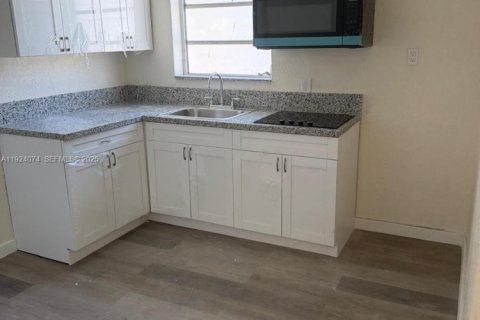 Villa ou maison à louer à Cutler Bay, Floride: 6 chambres, 189.61 m2 № 1982649 - photo 17